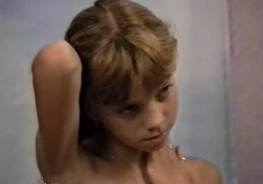 Naturistin: Julia Akt Dessous - Naturists respect each other and those around them
