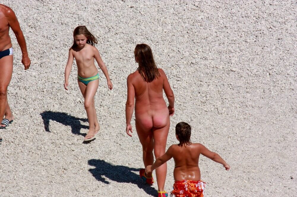 Naturism photo gallery # 8 - Participation in nudism contributes to personal growth