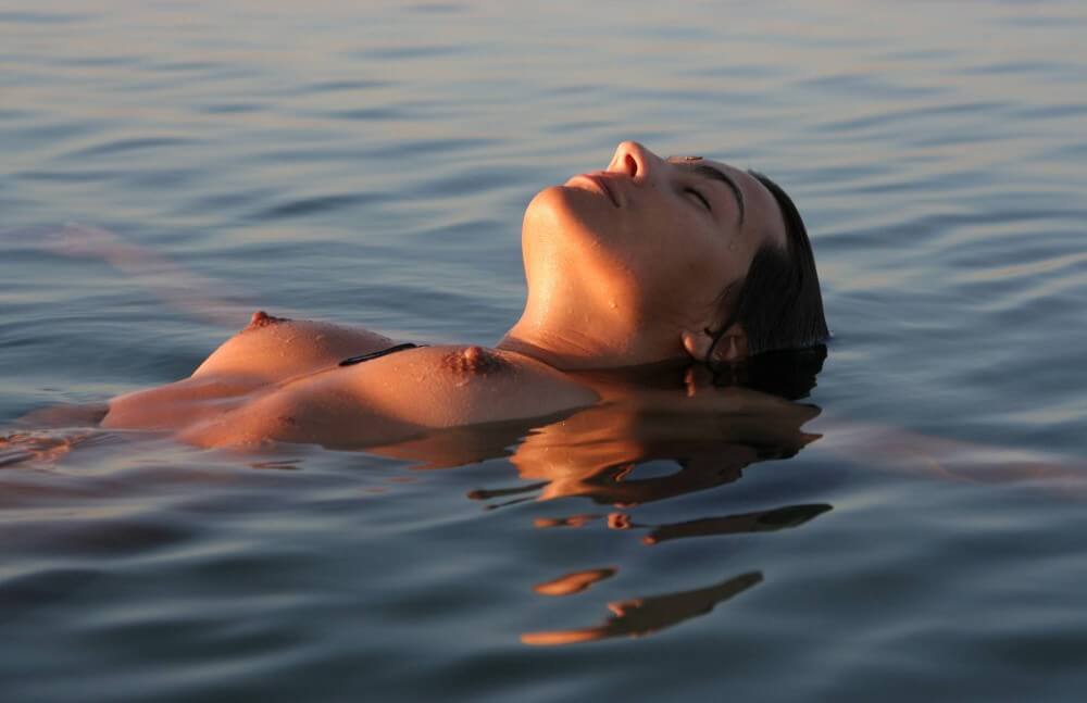 Sunlight Water to the Night pics - Pure naturism teaches us to accept ourselves and others without judgment or criticism