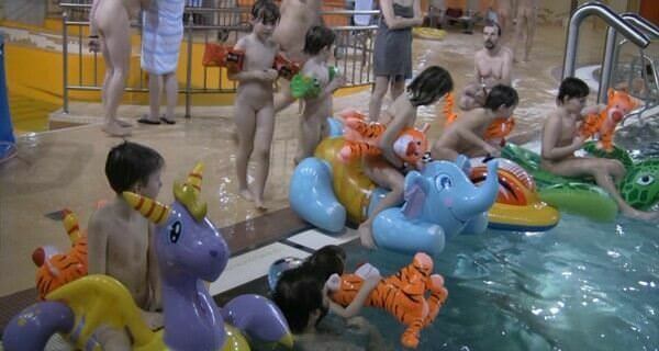 Indoor water runners 1 Full HD video - The desire to appreciate the beauty of the human body