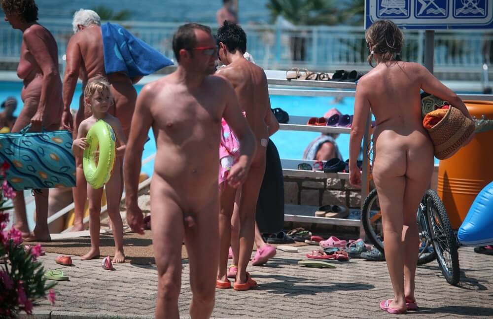 Daytime Nudists Chill Out photos - Radical nudism materials
