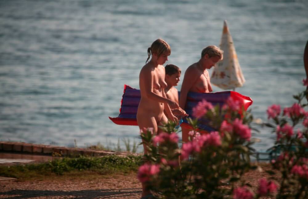 Dusk Til Dawn Showering phoros - Down with Shame—Become a Nudist