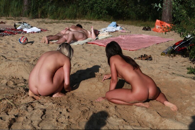 Creekside activity Big Photo gallery - Nudism promotes happiness and well-being