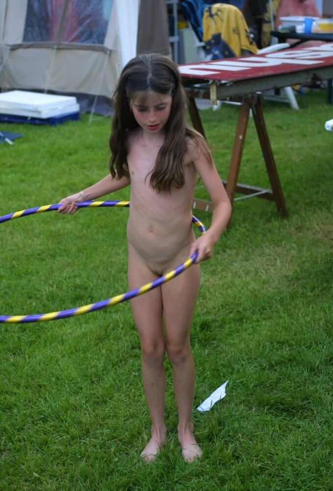 Holland Grass Hula Hoops pics - In this nudist movement, voluntariness and comfort are important