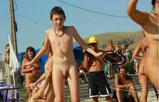 Nudists in Crimea photos - Nudism helps overcome complexes and fears