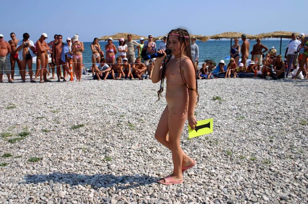 Naturist Mic Speech photos - Nudity helps you feel free