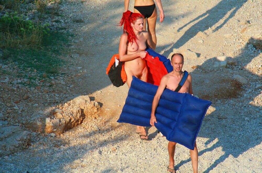 Ula FKK Red Hairstyle Girl pics - The equality of naked human bodies helps us accept ourselves and others
