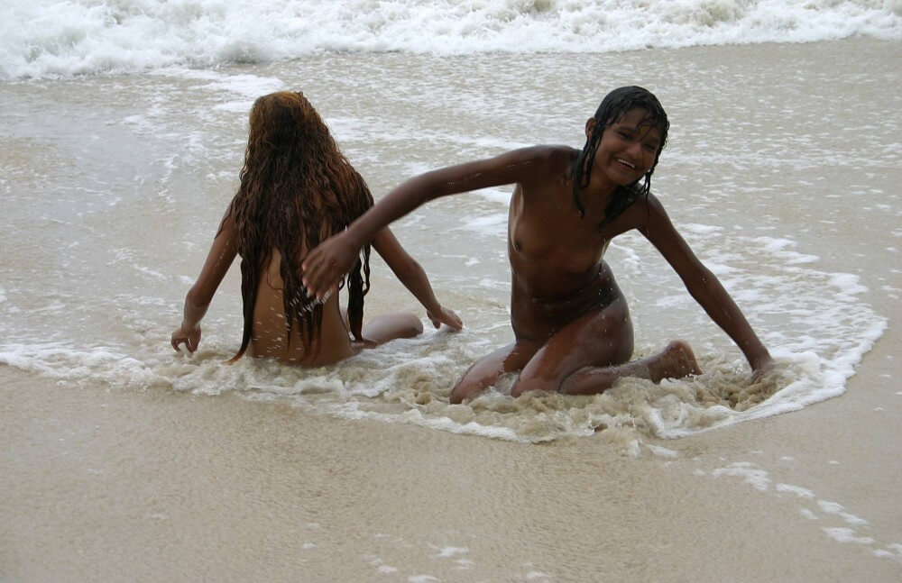 Brazilian Sand Playground pics - Family naturism in the modern world