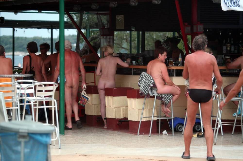 Outdoor diner view - What the concept of naturist recreation entails and its benefits