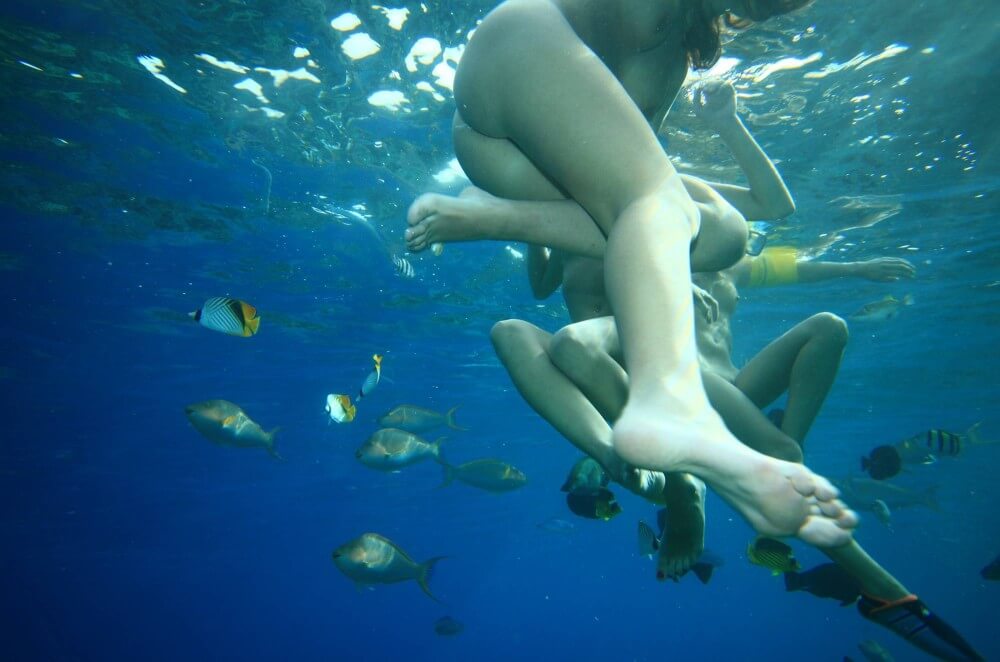 Egyptian Snorkelers Part - Minimizing clothing or nudism