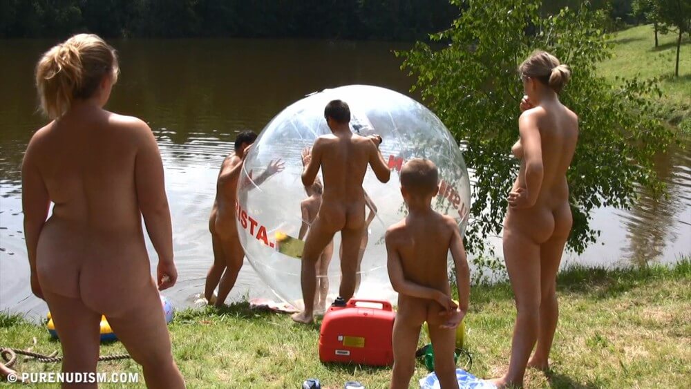 Aqua Nude Relaxation Full HD - Love for oneself and nature as the foundation of naturism
