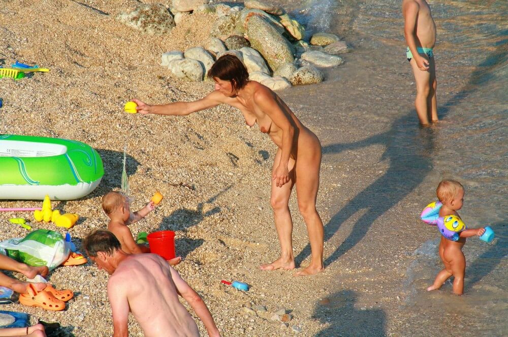 Ula Naturists Beach photo gallery - Naturists love sunlight and fresh air