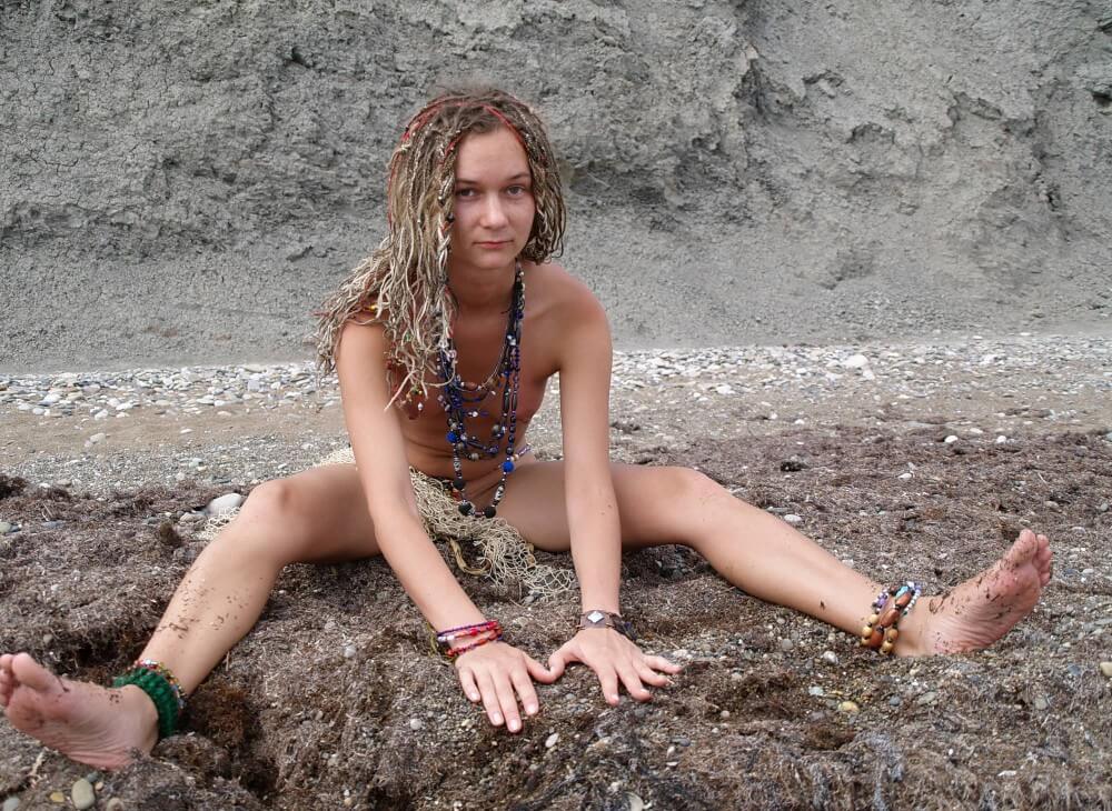 Naturists Rocky Stream Pixie Girls photos - Living in harmony with nature as the primary goal of the naturist lifestyle