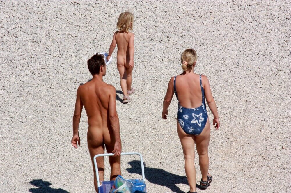 Beach Voyage Nudism Life pics - Nudity helps you understand yourself and the people around you better