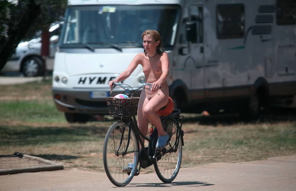 Leaving the Outdoor Site pics - Living freely and naturally is the dream of naturists