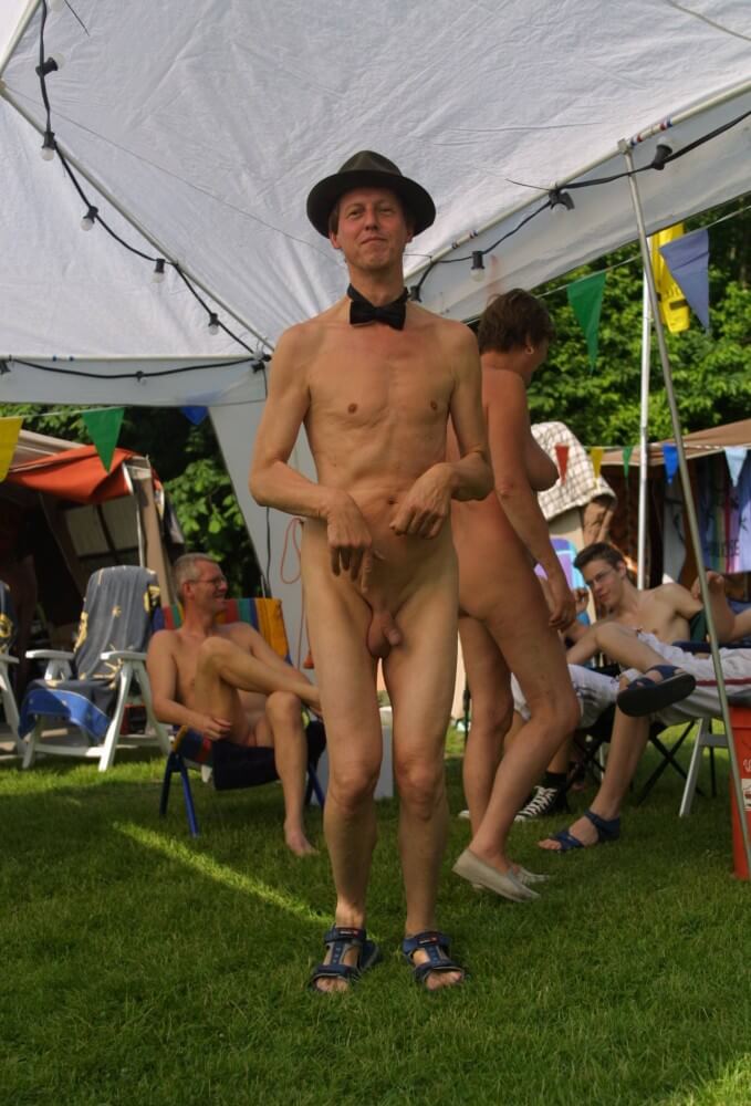 Holland Show and Relaxation - The practice of nudity within a community