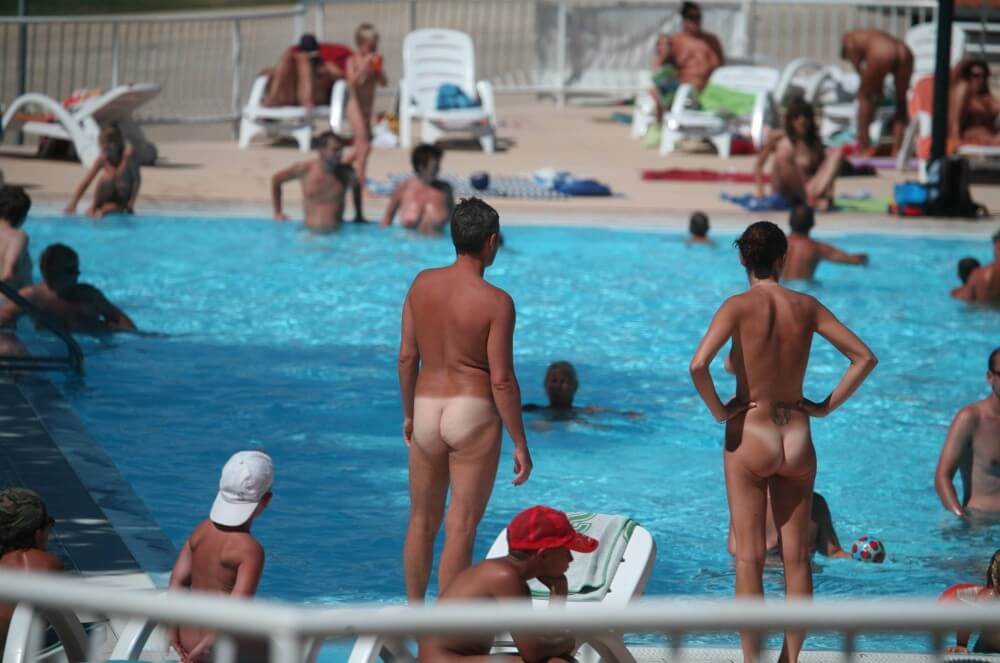 Pool-Shore Group Exercise - People seek self-development and peace of mind through nudism