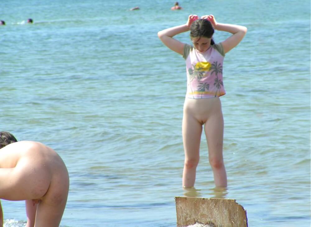 Crazy dirty girls - Peoples perceptions of nudists
