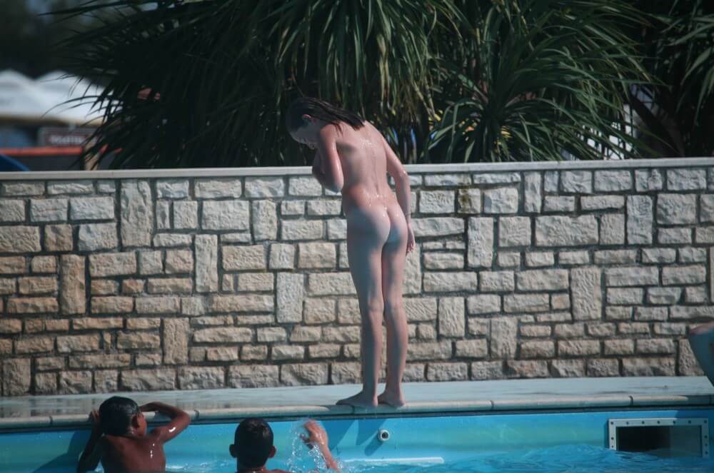 Naturist Pool-Side Singles pics - Getting rid of clothes