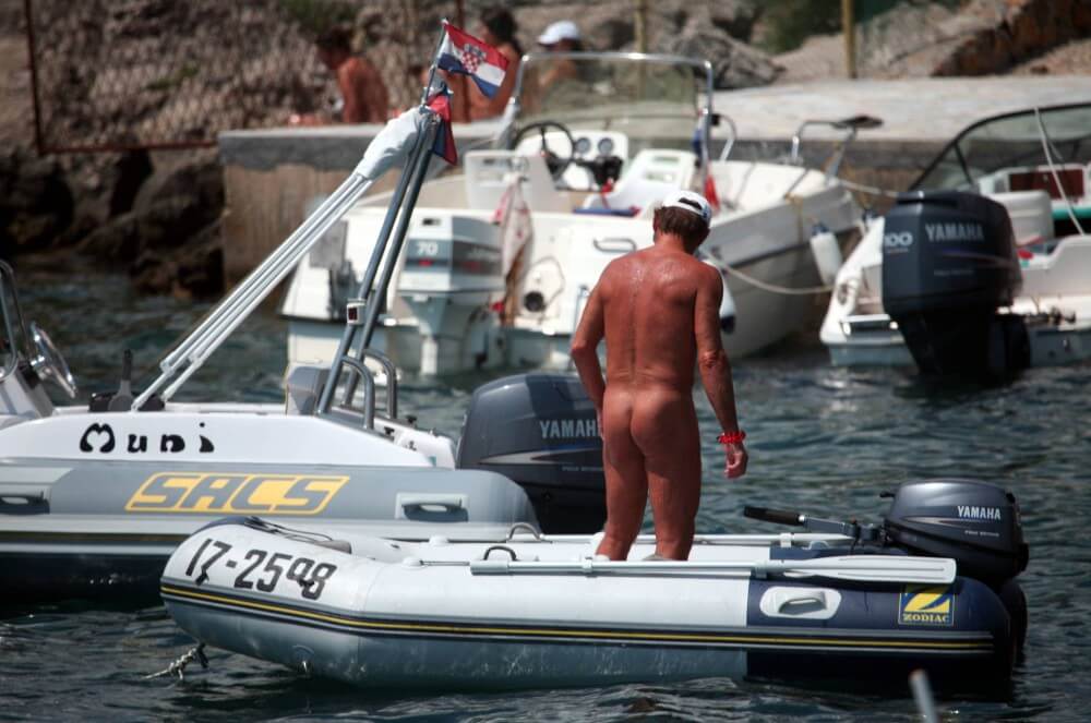 Boating and Floater Waters pics - Beautiful family nudism