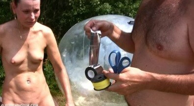 Daytime family picnic # 1 - Nudity fosters the development of trust and sincere relationships