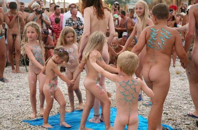 Large photo gallery nudism - Popularizing nudism among the general public