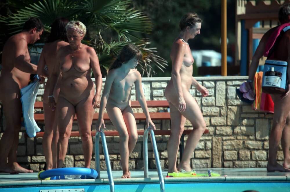 Naturist Pool Cleaning-Up pics - Nudity is a natural way to express respect for nature and oneself