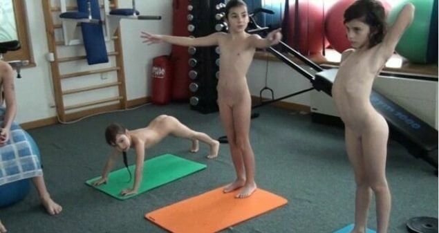 Piano, pool and tennis Full HD - Mutual respect as an important part of the naturist community