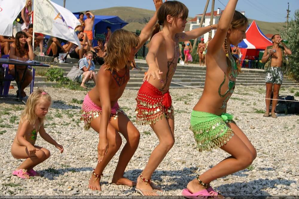 Festival and dancing photos - Getting rid of clothes