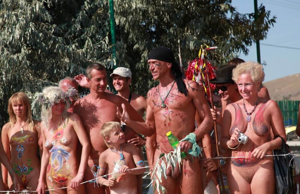 Naturist Day From Behind pics - Nudity as part of a life free from shame and fear of ones own nakedness