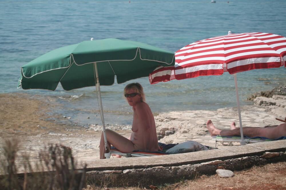 FKK Beachline Front pics - Supporters of naturism live in harmony with nature