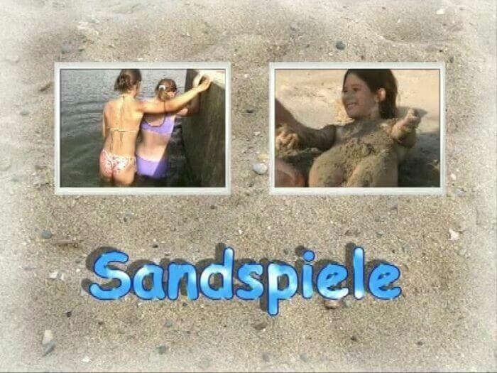 Naturistin: Sandspiele - Nature fills the naked body with energy and inspiration