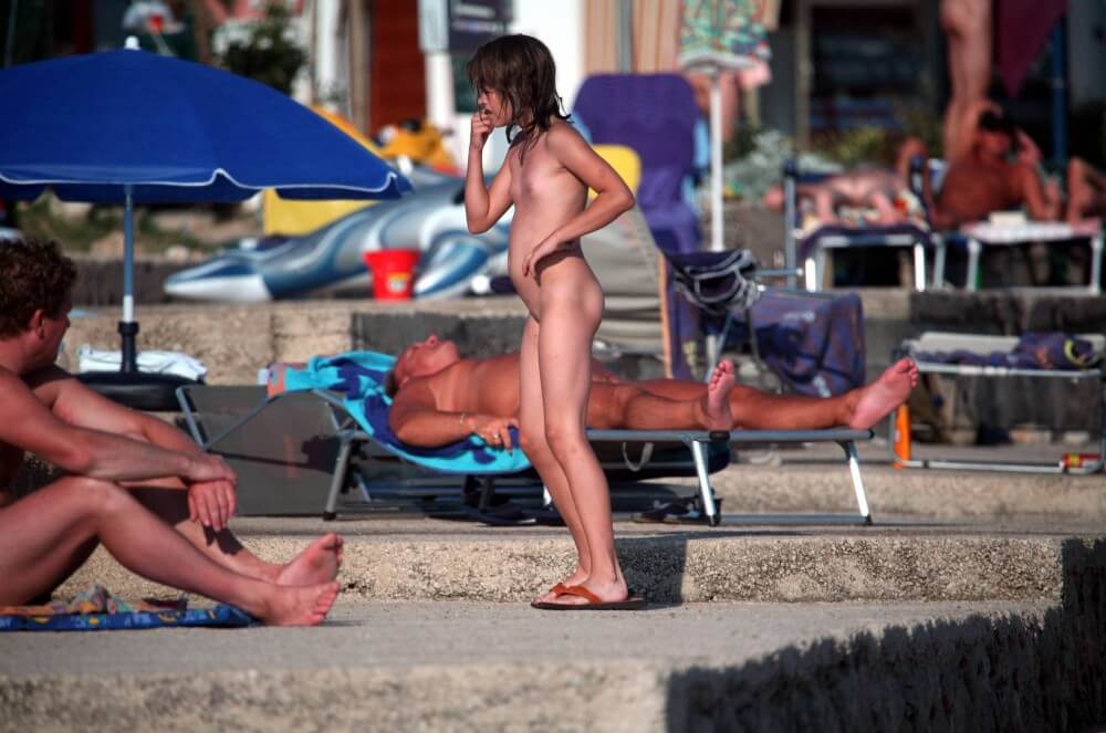Girl Walk to Nudist Shower pics - Nudism brings joy and pleasure