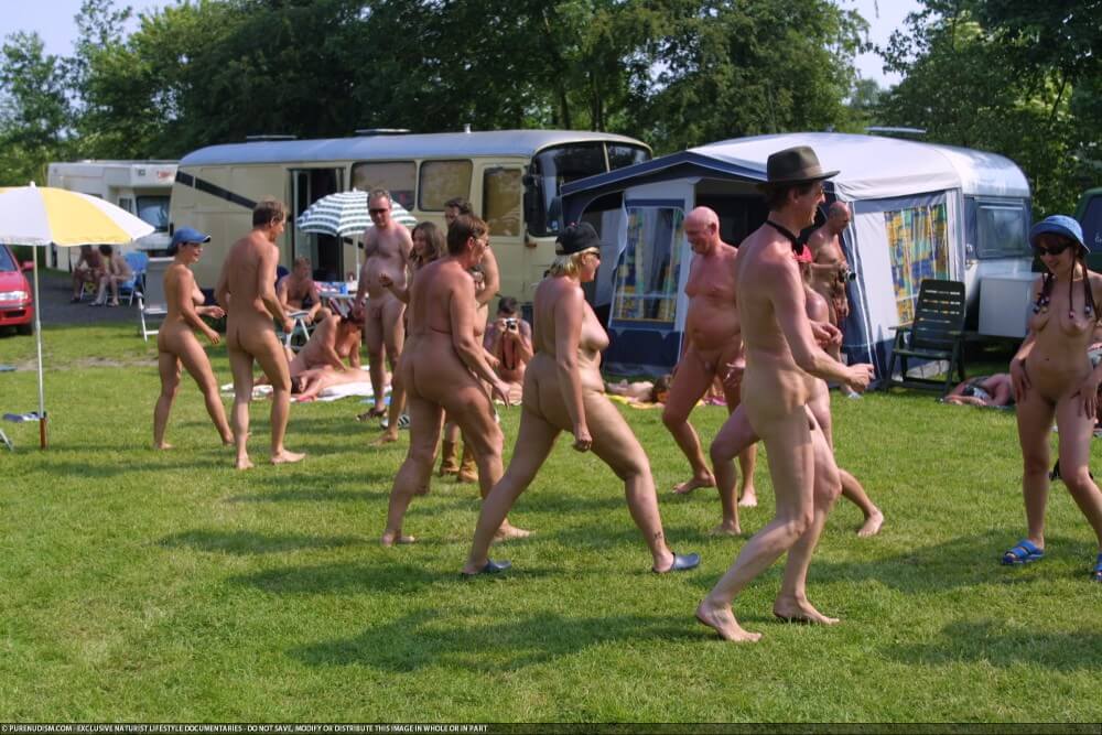 Naturism photo gallery # 53 - The equality of naked human bodies helps us accept ourselves and others