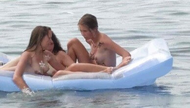 Body Art Nudist Beach 2 video Full HD - Blending in with the crowd of nudists