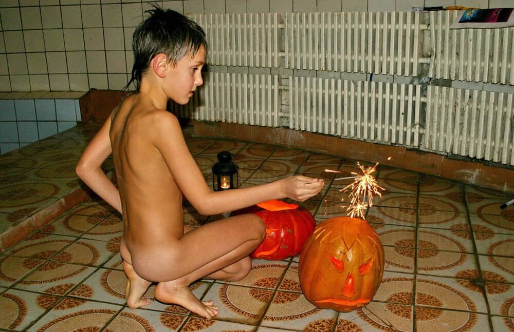 Naturism photo gallery # 20 - A nudist values trust and honesty between people