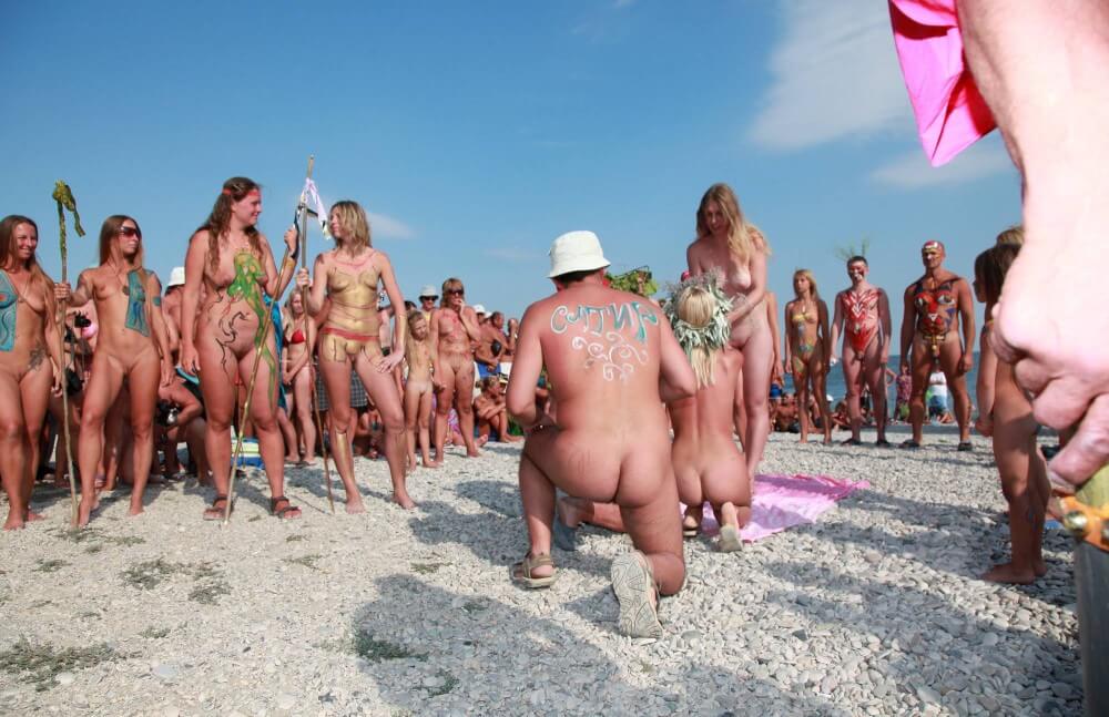 Naturist Boy Sun Warrior pics - The natural beauty of the body is revealed in nudism
