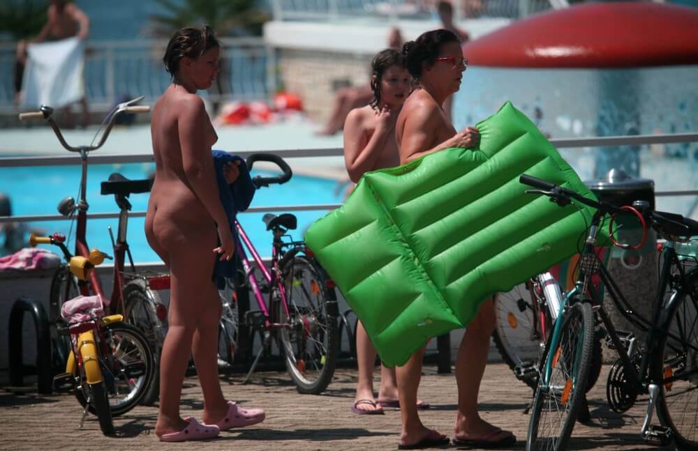 Outdoor Pool Sideliners pics - Naturism as a way to connect with nature and achieve inner harmony