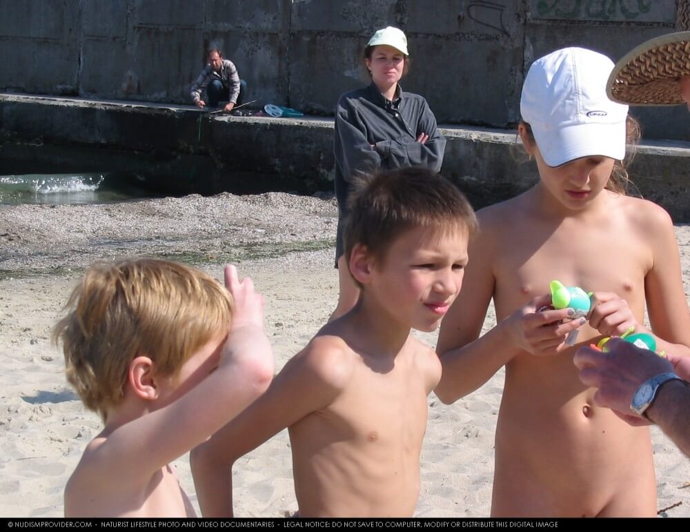 Premium Content # 28 - Nudism helps strengthen friendships