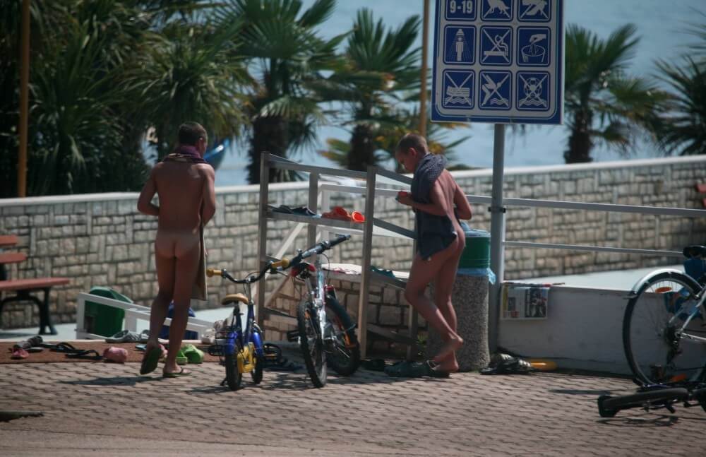 Nudism in a German water park photo - The Cult of Nudity Is Open to All