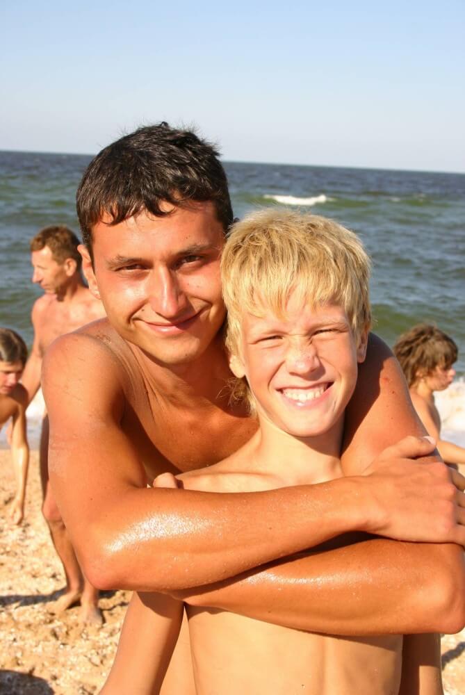 Naturist Group Pictures - Nudism helps overcome prejudices and fears