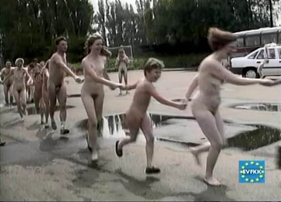 Helios Natura: Tutti-Frutti Nudie - Eurovid FKK - The underlying principle of nudism and naturism is the value of harmony and balance